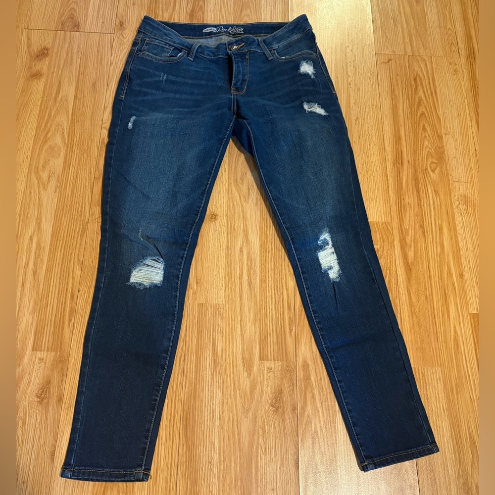 Gently worn Old Navyy Rockstar skinny ankle pants denim jean.